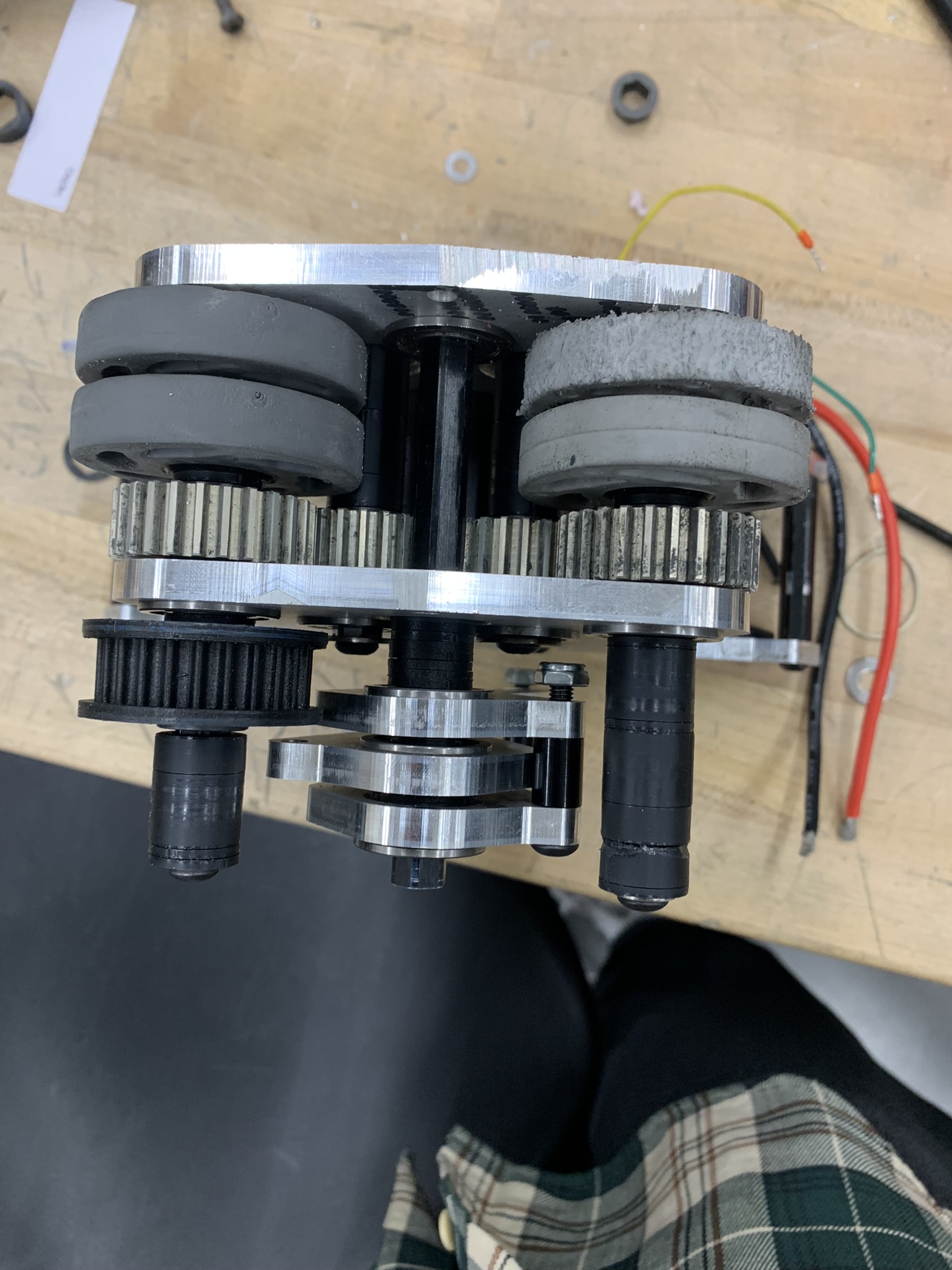 Active roller assembly